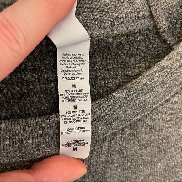 Piper and Ivy | Gray “Read” Sweatshirt | Size Medium - Picture 10 of 10